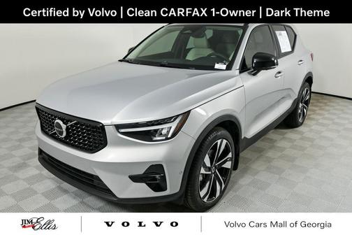 2023 Volvo XC40 B5 Ultimate Dark Theme