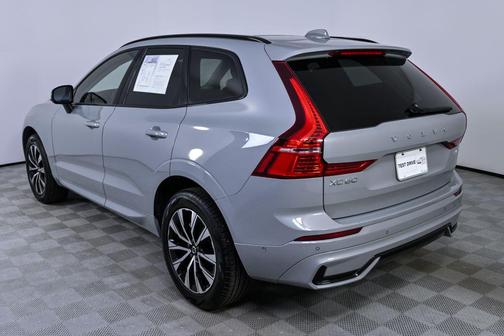 2025 Volvo XC60 B5 Plus