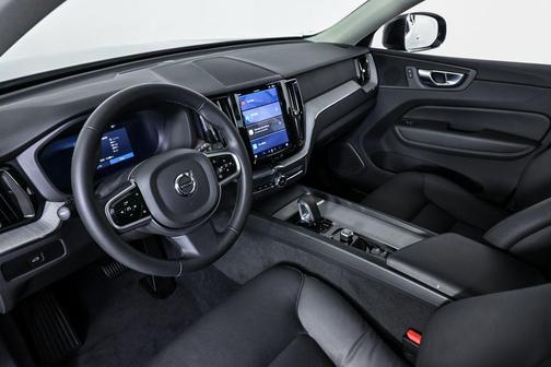 2025 Volvo XC60 B5 Plus