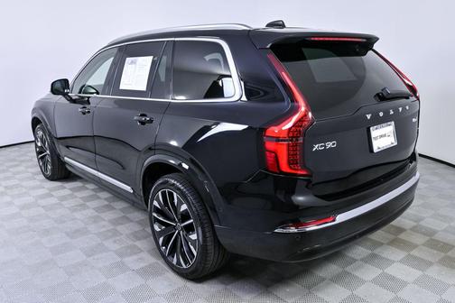 2025 Volvo XC90 B6 Plus 7-Seater