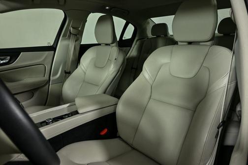 2024 Volvo S60 B5 Core Dark Theme