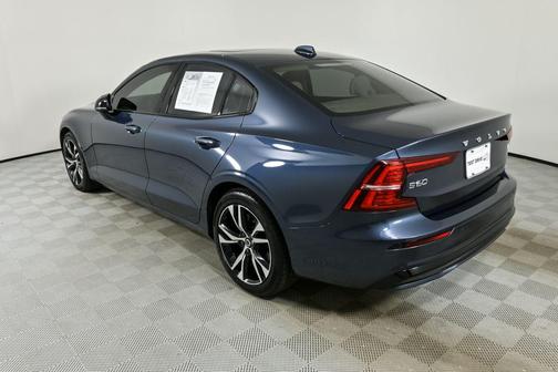 2024 Volvo S60 B5 Core Dark Theme
