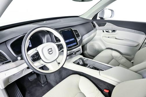 Vapour Grey Metallic 2025 Volvo XC90 B5 Plus