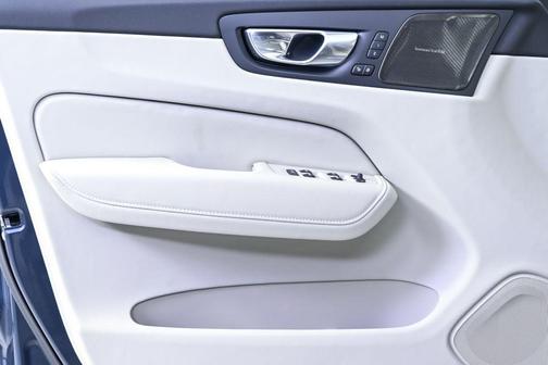 Denim Blue Metallic 2026 Volvo XC60 B5 Ultra