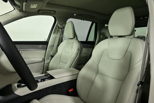 2026 Volvo XC90 B6 Ultra Dark Theme 7-Seater