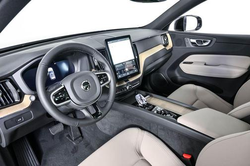 Aurora Silver 2026 Volvo XC60 B5 Plus