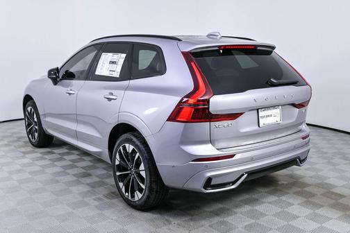 Aurora Silver 2026 Volvo XC60 B5 Plus