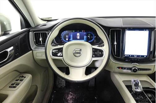 2023 Volvo XC60 Recharge Plug-In Hybrid T8 Ultimate Bright Theme