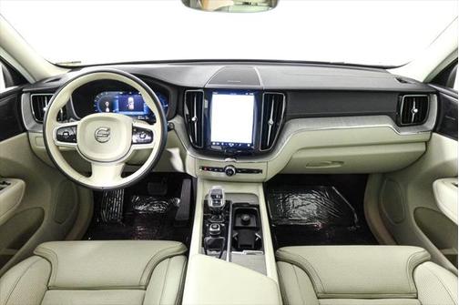 2023 Volvo XC60 Recharge Plug-In Hybrid T8 Ultimate Bright Theme