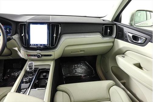 2023 Volvo XC60 Recharge Plug-In Hybrid T8 Ultimate Bright Theme