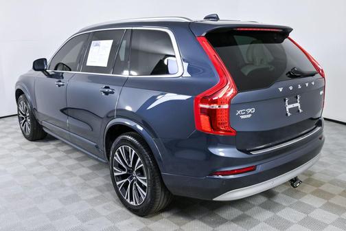 2022 Volvo XC90 T5 Momentum