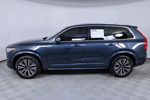 2022 Volvo XC90 T5 Momentum