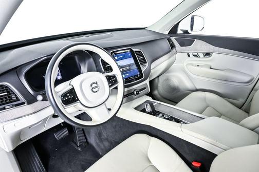 2024 Volvo XC90 B6 Plus Bright Theme 6-Seater