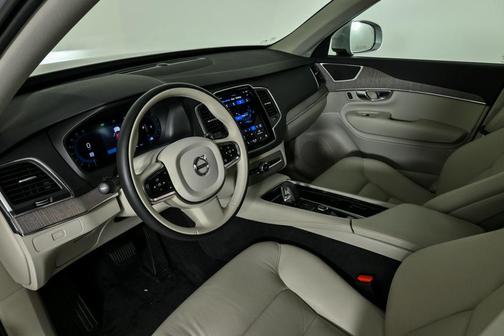 2024 Volvo XC90 B6 Core Bright Theme