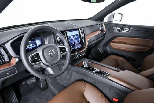Silver Dawn Metallic 2023 Volvo XC60 B5 Plus Bright Theme