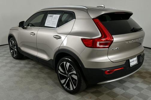 2023 Volvo XC40 B5 Plus Bright Theme