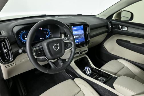 2023 Volvo XC40 B5 Plus Bright Theme