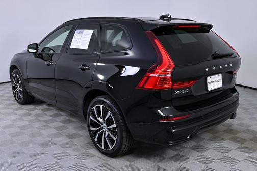2024 Volvo XC60 B5 Plus Dark Theme