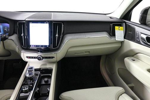 2025 Volvo XC60 Plug-In Hybrid T8 Ultra