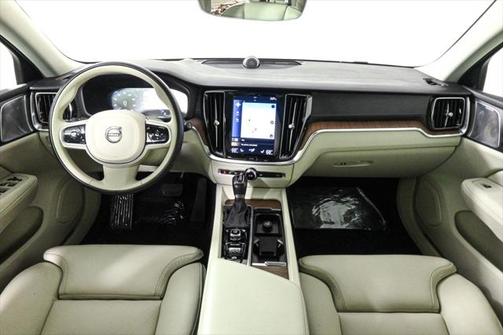 2020 Volvo V60 Cross Country T5