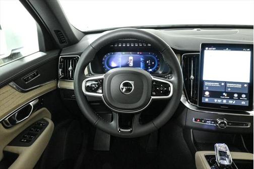 2025 Volvo XC90 B6 Core