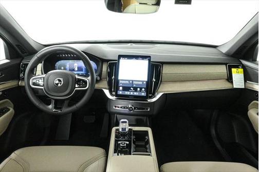 2025 Volvo XC90 B6 Core