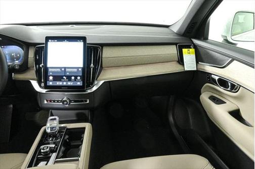 2025 Volvo XC90 B6 Core