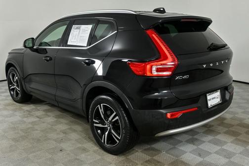 2023 Volvo XC40 B5 Plus Bright Theme