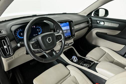 2023 Volvo XC40 B5 Plus Bright Theme