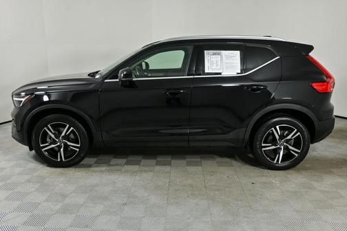 2023 Volvo XC40 B5 Plus Bright Theme