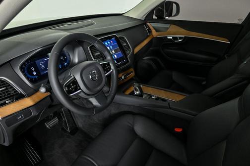 2024 Volvo XC90 B6 Plus Bright Theme 7-Seater