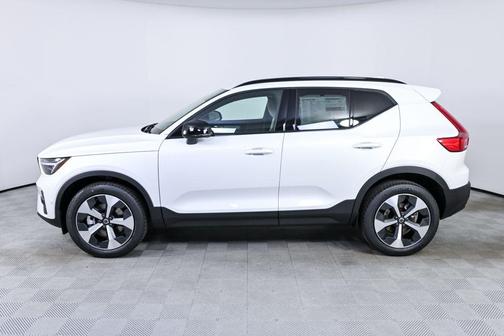 Crystal White 2026 Volvo XC40 Plus, B5 AWD Gas (mild hybrid), Dark