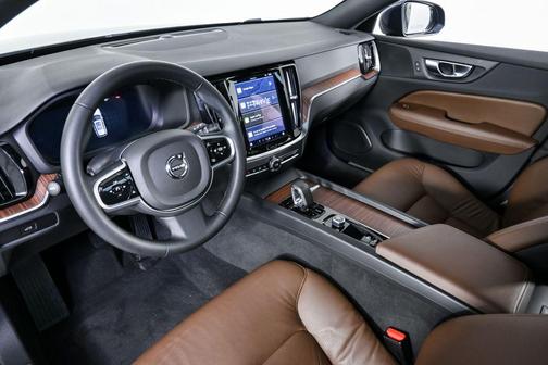 2025 Volvo V60 Cross Country Plus, B5 AWD Gas (mild hybrid)