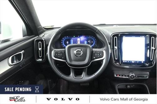 2025 Volvo XC40 B5 Core Bright Theme