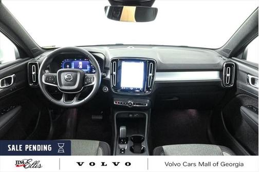 2025 Volvo XC40 B5 Core Bright Theme