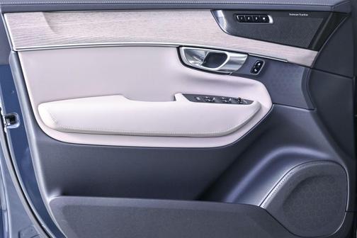 2026 Volvo XC90 Ultra, B6 AWD Gas (mild hybrid), Gasoline, Bright, 7 Seats