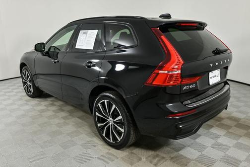 2023 Volvo XC60 B5 Plus Dark Theme