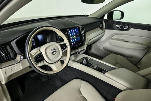 2023 Volvo XC60 B5 Plus Dark Theme