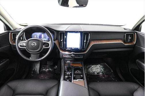 2023 Volvo XC60 B5 Plus Dark Theme