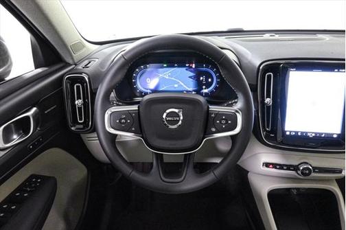2025 Volvo XC40 B5 Ultra Bright Theme