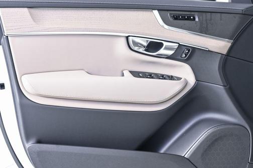 2026 Volvo XC90 Core, B5 AWD Gas (mild hybrid), Gasoline, Bright, 7 Seats