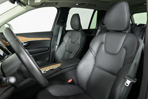 2025 Volvo XC90 B6 Plus 7-Seater
