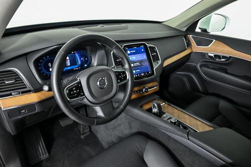 2025 Volvo XC90 B6 Plus 7-Seater