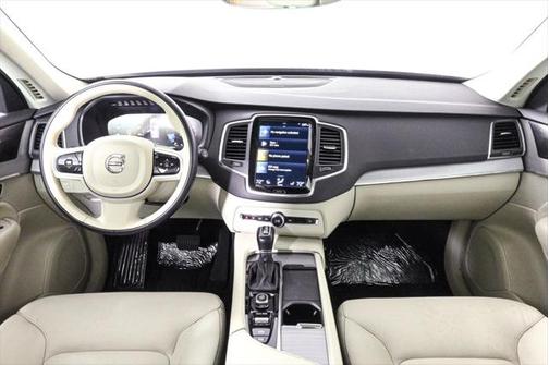 2021 Volvo XC90 T5 Momentum