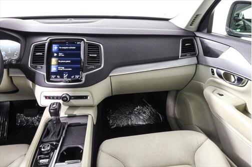 2021 Volvo XC90 T5 Momentum
