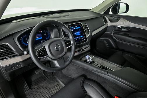 2023 Volvo XC90 Recharge Plug-In Hybrid T8 Ultimate Dark Theme 7-Seater