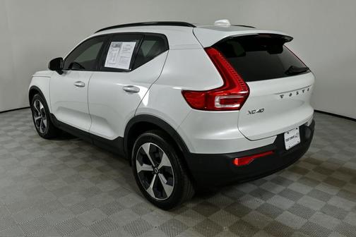 2023 Volvo XC40 B4 Plus Dark Theme