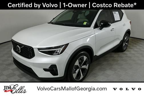 2023 Volvo XC40 B4 Plus Dark Theme