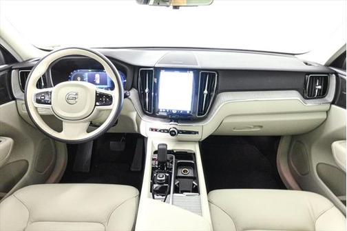 2025 Volvo XC60 Plug-In Hybrid T8 Plus