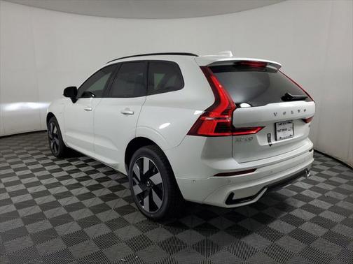 2025 Volvo XC60 Plug-In Hybrid Plus